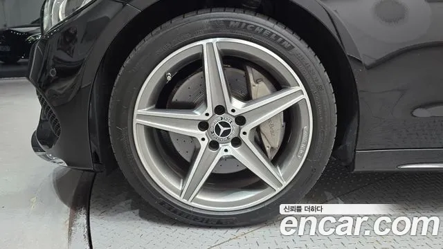 Mercedes-Benz C-Class 2018 thumb 3