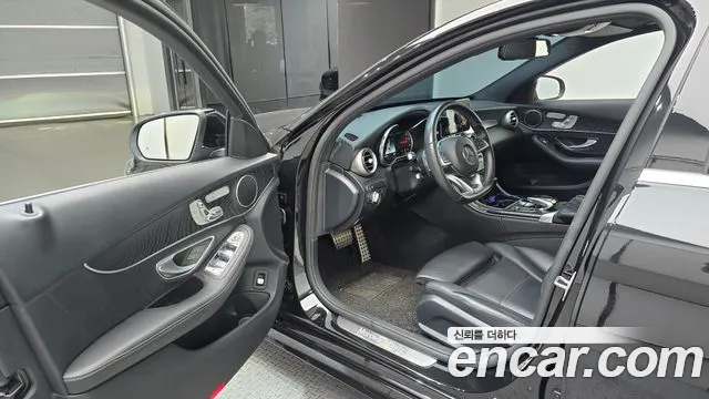 Mercedes-Benz C-Class 2018 thumb 8