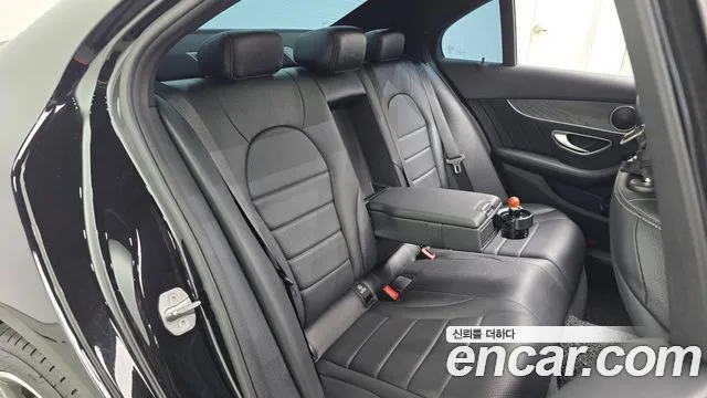 Mercedes-Benz C-Class 2018 thumb 6
