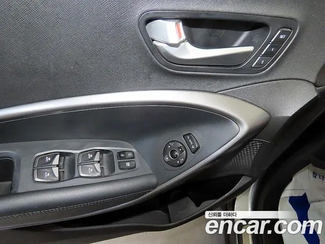 Hyundai Санта Фе 2013 thumb 6