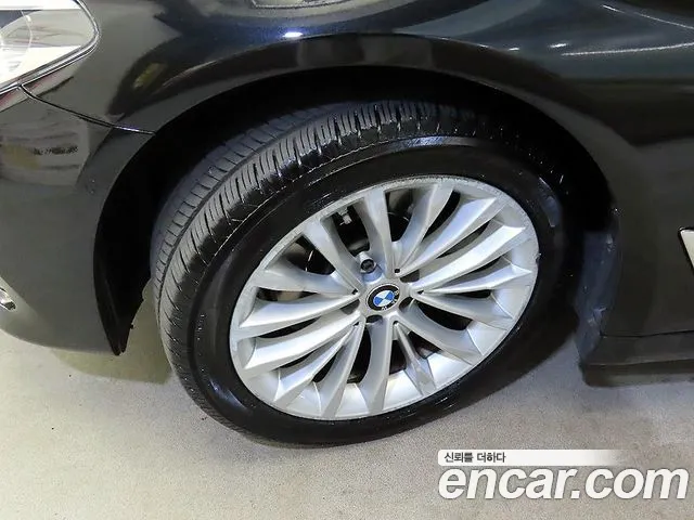 BMW 5 серии 2017 thumb 5
