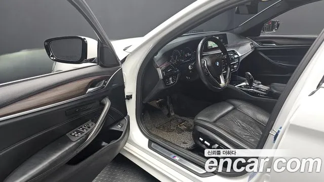 BMW 5 серии 2017 thumb 9