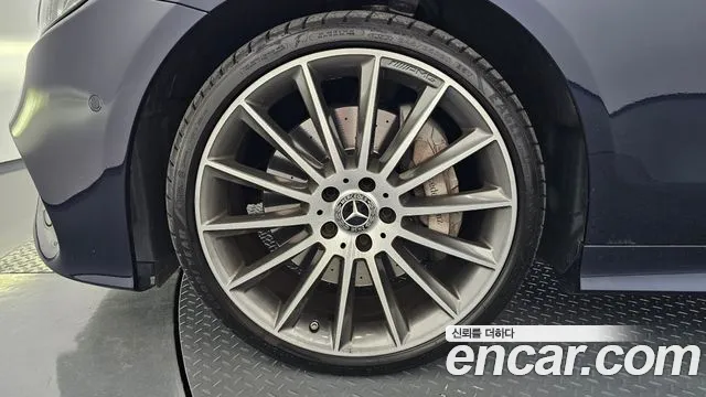 Mercedes-Benz E-Class 2017 thumb 12