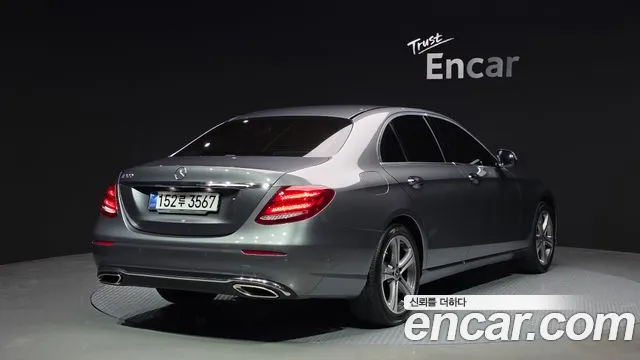Mercedes-Benz E-Class 2019 thumb 11