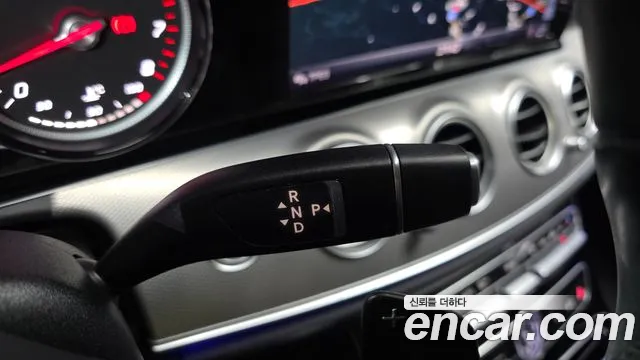 Mercedes-Benz E-Class 2019 thumb 4