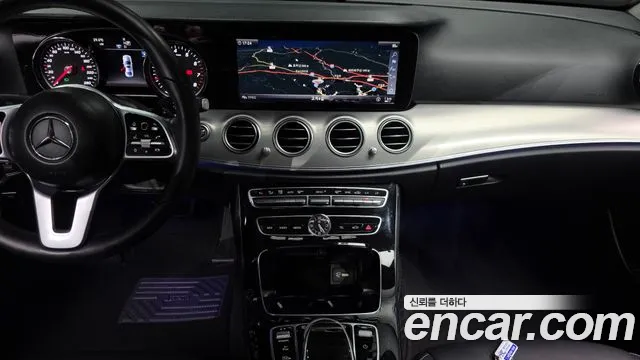 Mercedes-Benz E-Class 2019 thumb 12