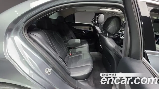Mercedes-Benz E-Class 2019 thumb 8