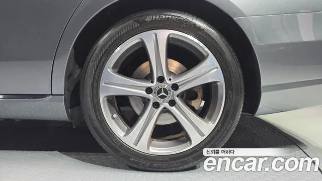 Mercedes-Benz E-Class 2019 thumb 2