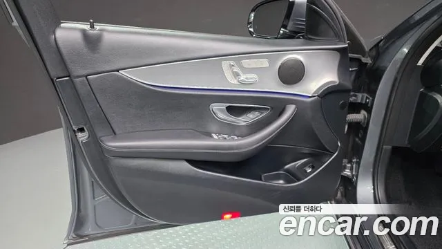 Mercedes-Benz E-Class 2019 thumb 3