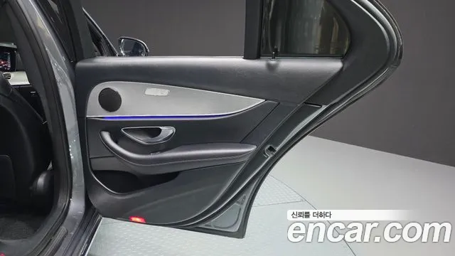 Mercedes-Benz E-Class 2019 thumb 5