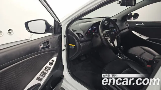 Hyundai Accent 2012 thumb 3