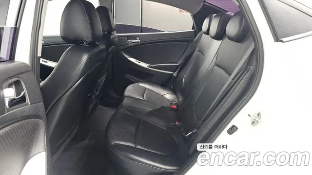 Hyundai Accent 2012 thumb 10