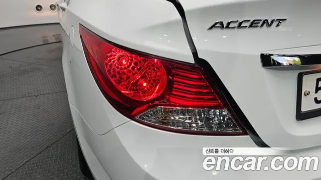 Hyundai Accent 2012 thumb 9