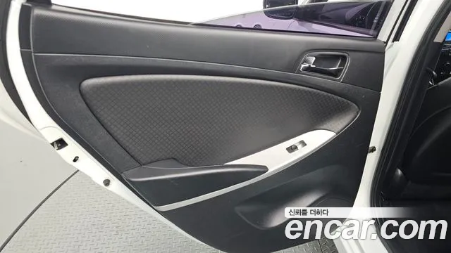 Hyundai Accent 2012 thumb 7
