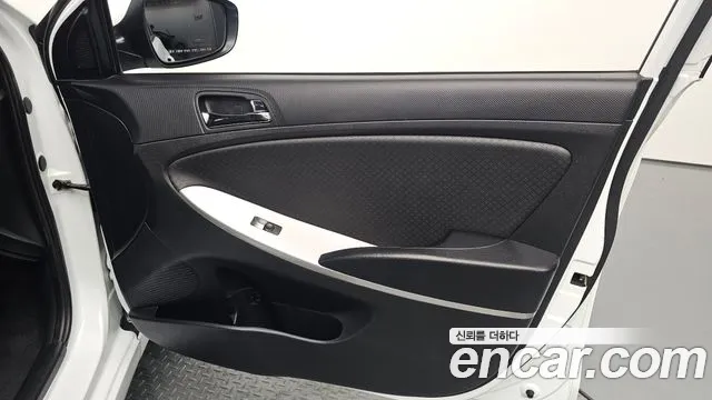 Hyundai Accent 2012 thumb 2
