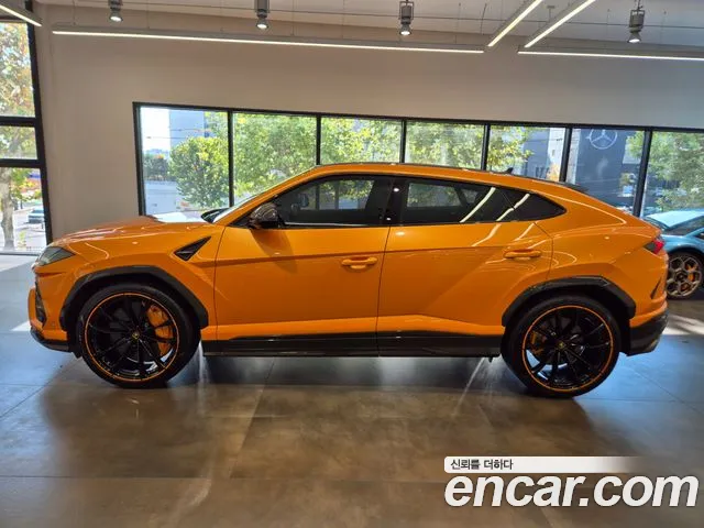 Lamborghini Urus 2022 thumb 10