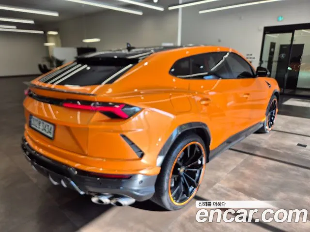 Lamborghini Urus 2022 thumb 2