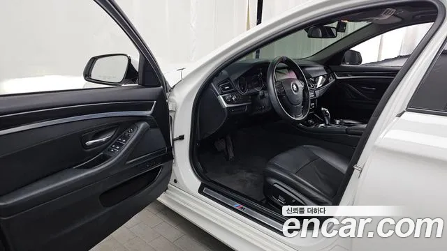 BMW 5 серии 2015 thumb 3