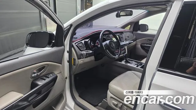 Kia Carnival 2015 thumb 3
