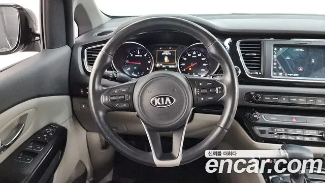Kia Carnival 2017 thumb 7