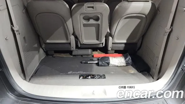 Kia Carnival 2017 thumb 11