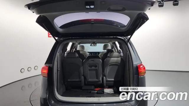 Kia Carnival 2017 thumb 9