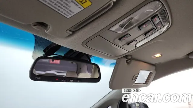 Kia Carnival 2017 thumb 10