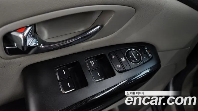 Kia Carnival 2017 thumb 4