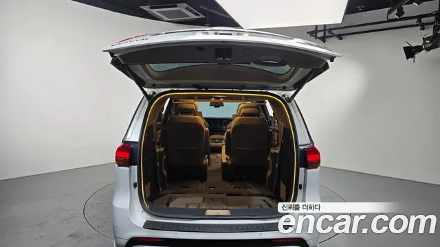 Kia Carnival 2015 thumb 4