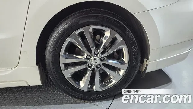 Kia Carnival 2015 thumb 2