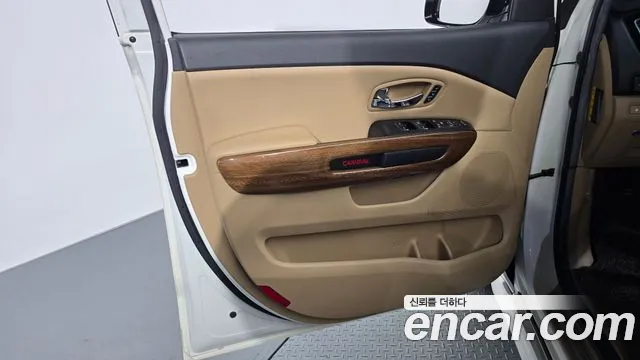 Kia Carnival 2015 thumb 6