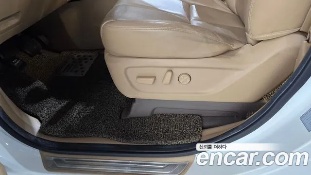 Kia Carnival 2015 thumb 5
