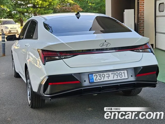 Hyundai Elantra 2024 thumb 4