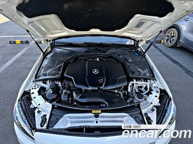 Mercedes-Benz C-Class 2017 thumb 8
