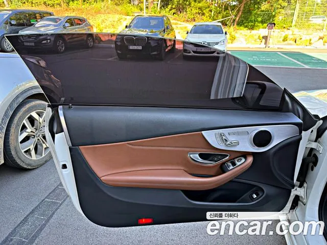 Mercedes-Benz C-Class 2017 thumb 9