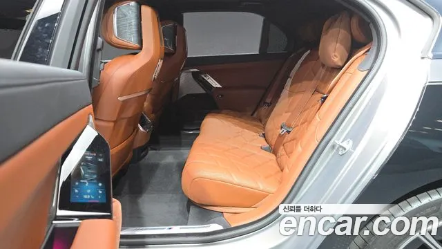 BMW 7 серии 2025 thumb 3