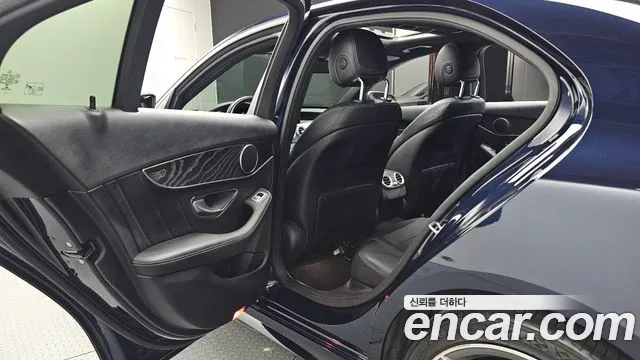 Mercedes-Benz C-Class 2016 thumb 5