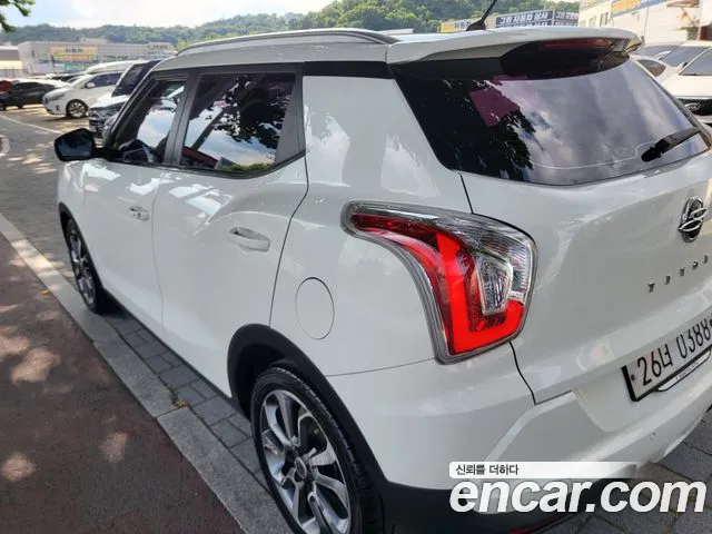 KGM Tivoli 2015 thumb 8