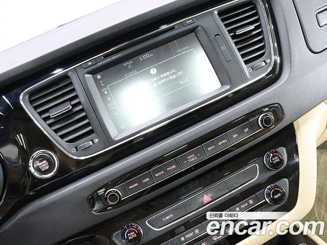 Kia Carnival 2016 thumb 10