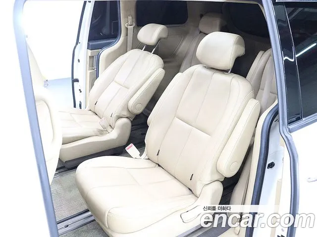 Kia Carnival 2016 thumb 3