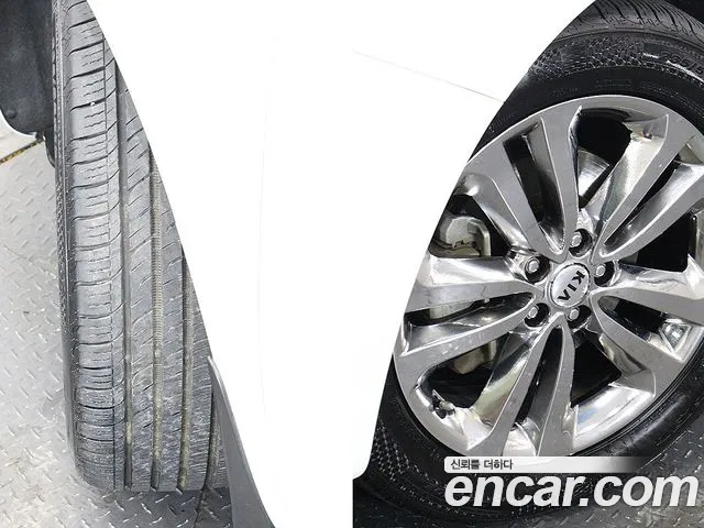 Kia Carnival 2016 thumb 12