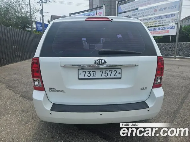 Kia Canival 2012 thumb 11