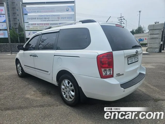 Kia Canival 2012 thumb 8