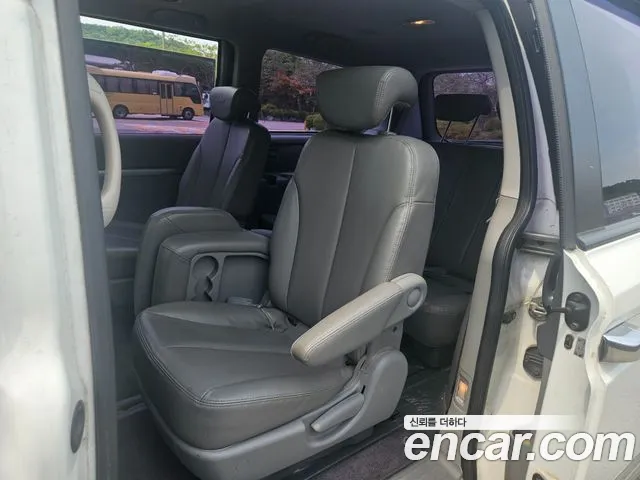 Kia Canival 2012 thumb 2
