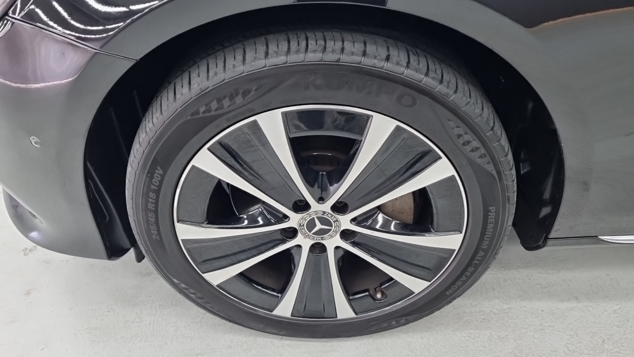 Mercedes-Benz E-Class 2019 thumb 11