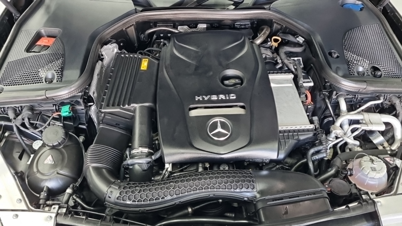 Mercedes-Benz E-Class 2019 thumb 12