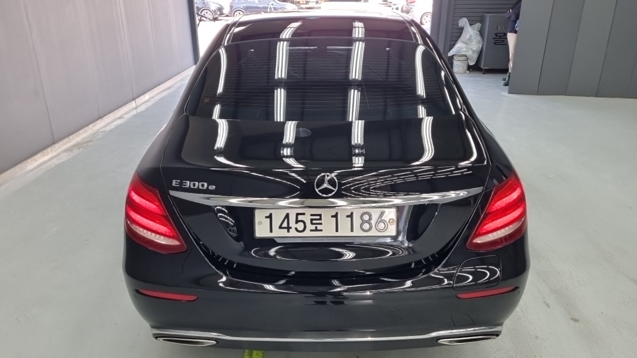Mercedes-Benz E-Class 2019 thumb 10