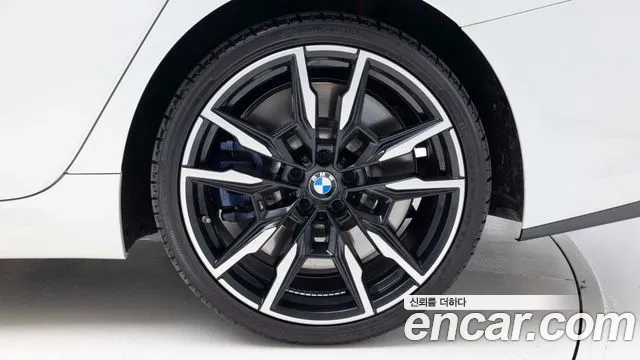 BMW 8 серии 2023 thumb 4