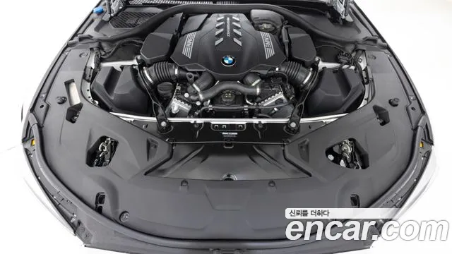BMW 8 серии 2023 thumb 7
