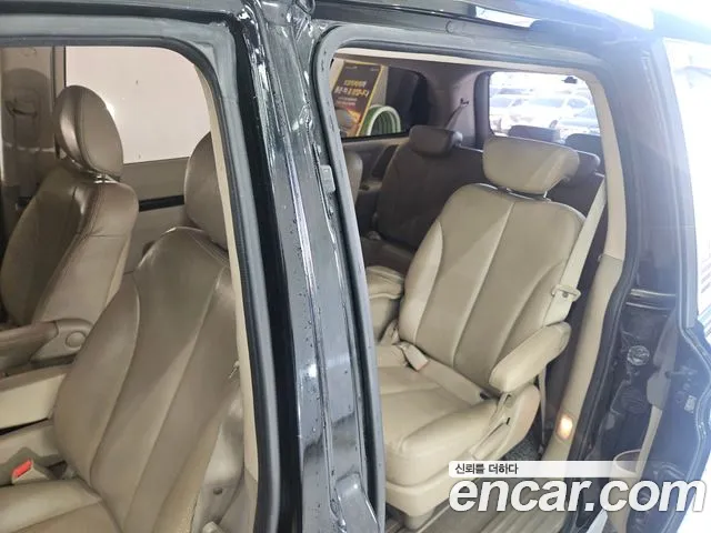 Kia Canival 2013 thumb 6